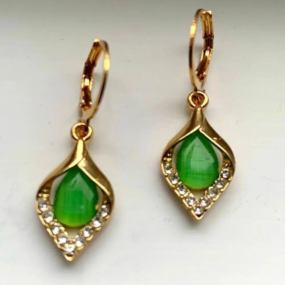 Emerald Green Drop Leaf Earrings – Simulated Jade, Peridot in Gold Tone